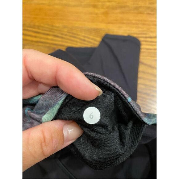 Lululemon Floral Waistband HTF Boogie/Groove Shorts size 6 - Picture 5 of 5